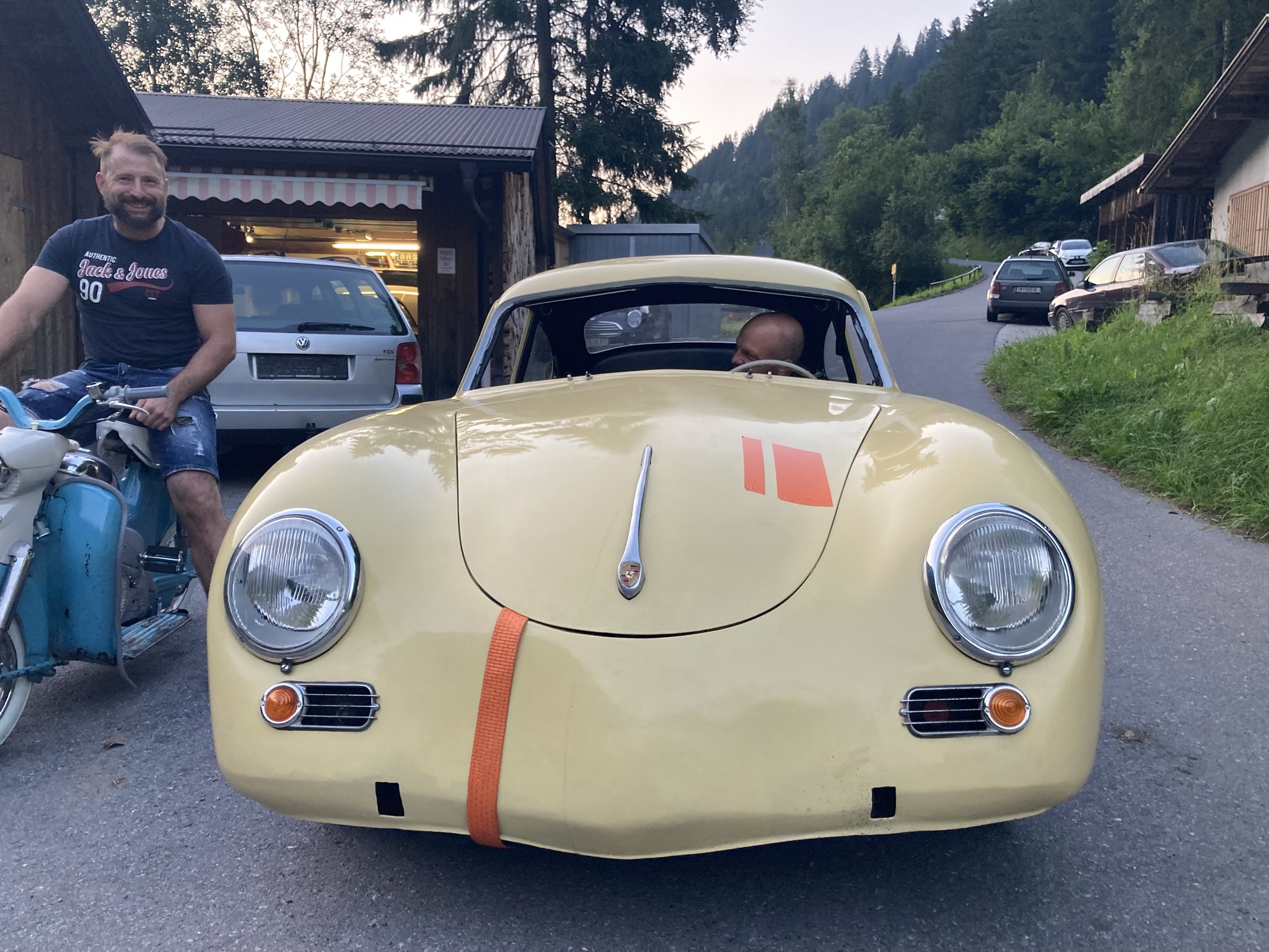 Porsche 356 vor der Berggarage