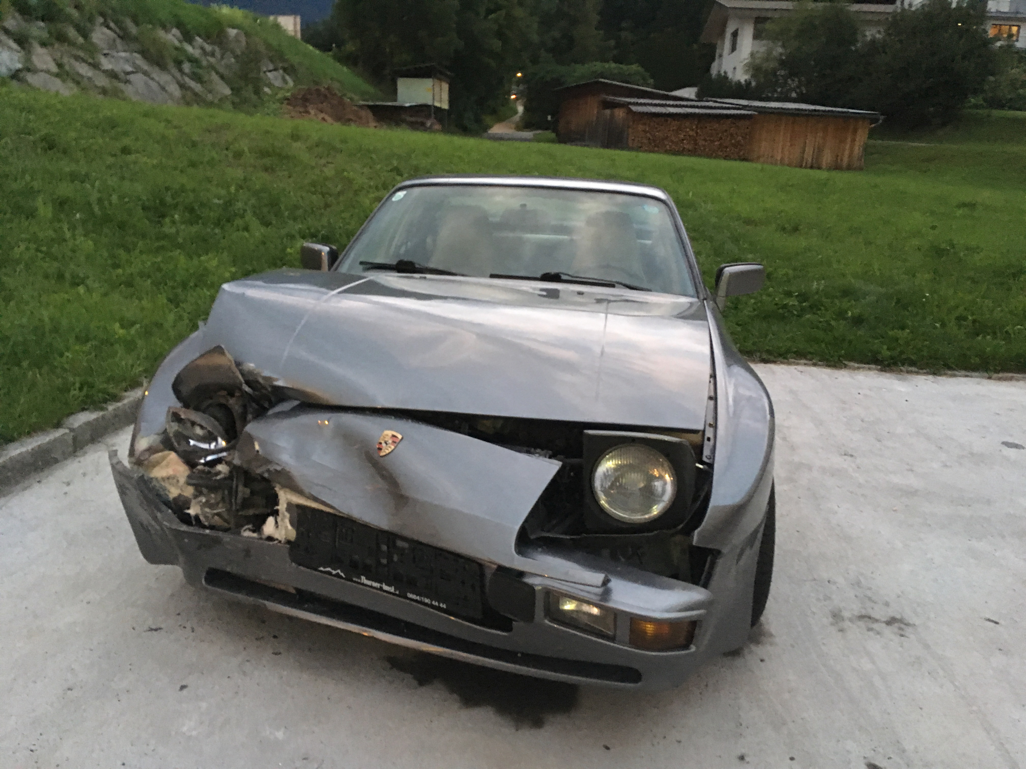 Silberner Porsche 944 — Projekt mit Geschichte
